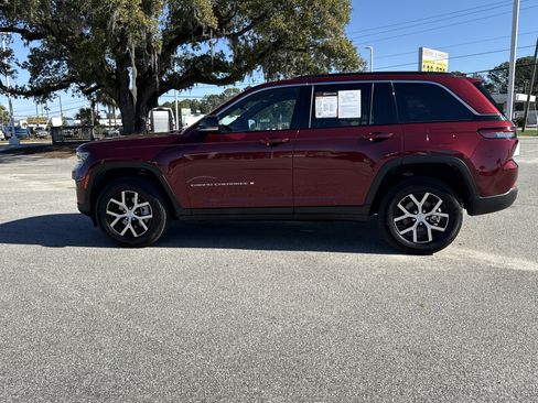 Used 2025 Jeep Grand Cherokee Limited image 11
