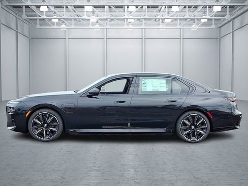 New 2025 BMW 750e xDrive 750e xDrive w/ Executive Package image 7
