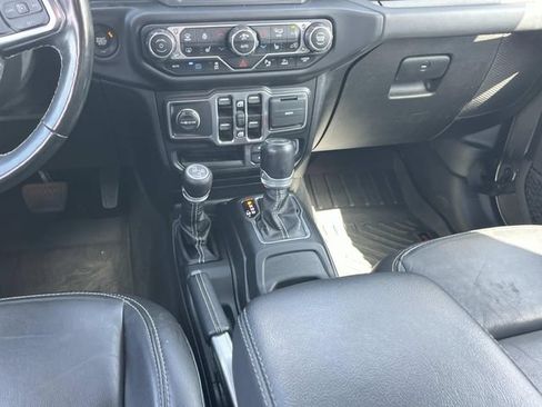Used 2021 Jeep Wrangler Unlimited Sahara w/ Cold Weather Group AWD/4WD image 15