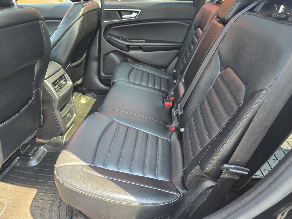Used 2016 Ford Edge SEL w/ Canadian Touring Package AWD/4WD image 10