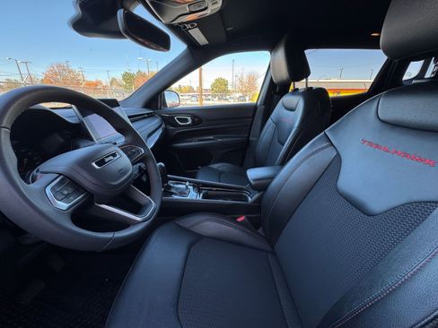 Used 2025 Jeep Compass Trailhawk image 25