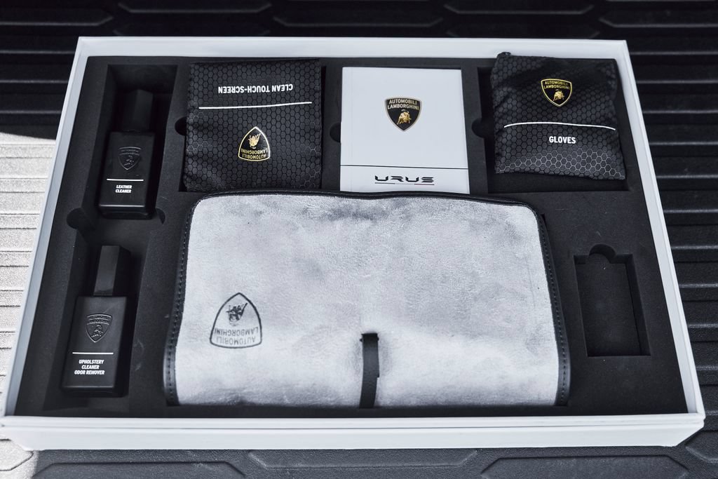 Used 2022 Lamborghini Urus AWD/4WD image 17