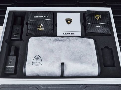 Used 2022 Lamborghini Urus AWD/4WD image 17
