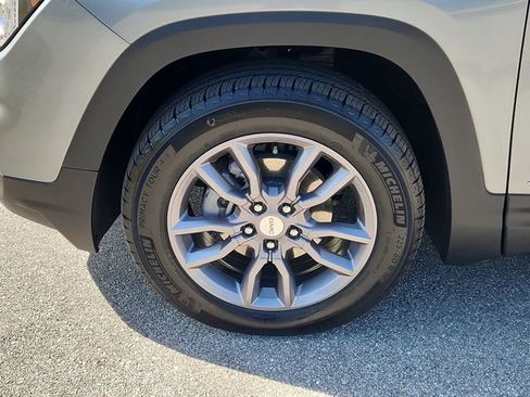 Certified 2023 GMC Terrain SLT w/ Infotainment Package II AWD/4WD image 7