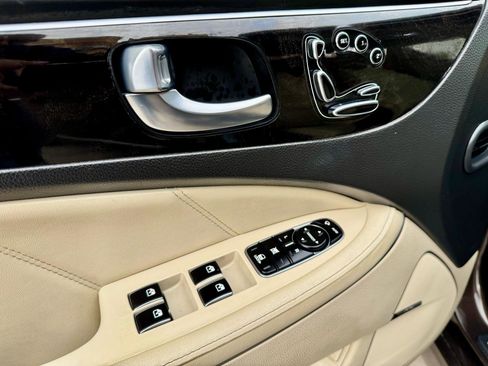 Used 2016 Hyundai Equus Signature image 16