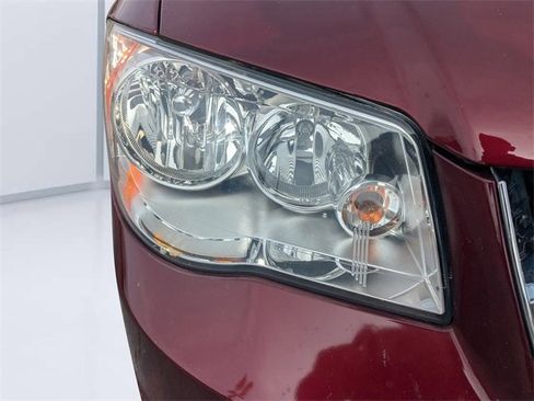 Used 2018 Dodge Grand Caravan SE w/ UConnect Hands-Free Group image 10