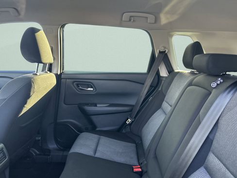 Used 2025 Nissan Rogue SV AWD/4WD image 28