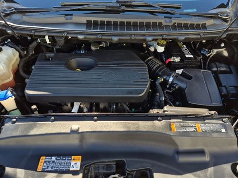 Used 2019 Ford Edge SE image 9