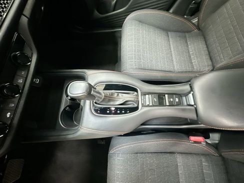 Used 2025 Honda HR-V Sport image 21