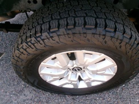 Used 2024 Nissan Frontier SV w/ SV Convenience Package image 25