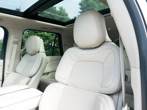 Used 2019 Lincoln Navigator Select w/ Technology Package RWD image 24