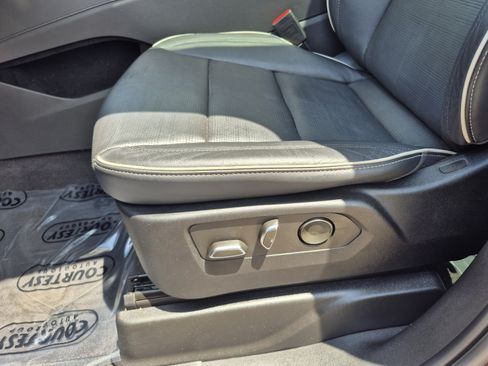 Used 2023 Cadillac Escalade ESV Premium Luxury AWD/4WD image 21
