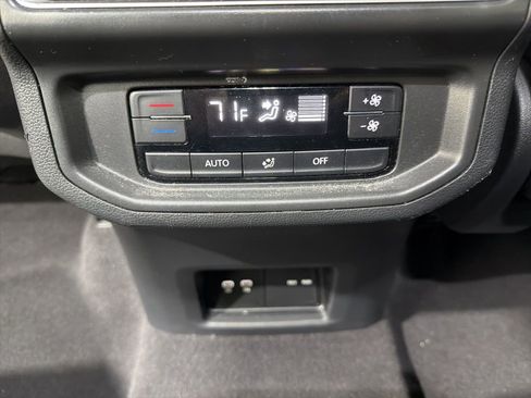 Used 2024 Volkswagen Atlas SE FWD image 22