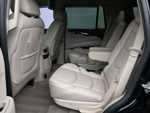 Used 2020 Cadillac Escalade Luxury w/ Escalade Sport Edition image 19