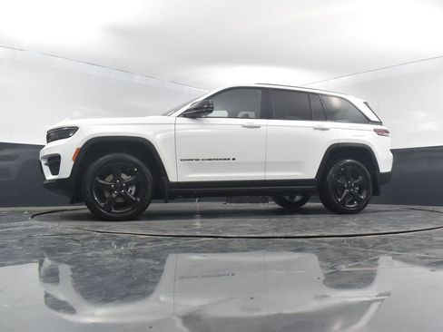 New 2025 Jeep Grand Cherokee Altitude image 42