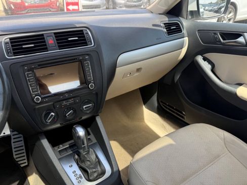 Used 2013 Volkswagen Jetta SE FWD image 33