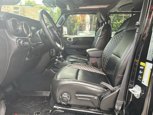 Used 2022 Jeep Wrangler Unlimited Sahara AWD/4WD image 28