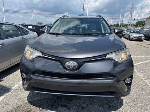 Used 2018 Toyota RAV4 XLE AWD/4WD image 2