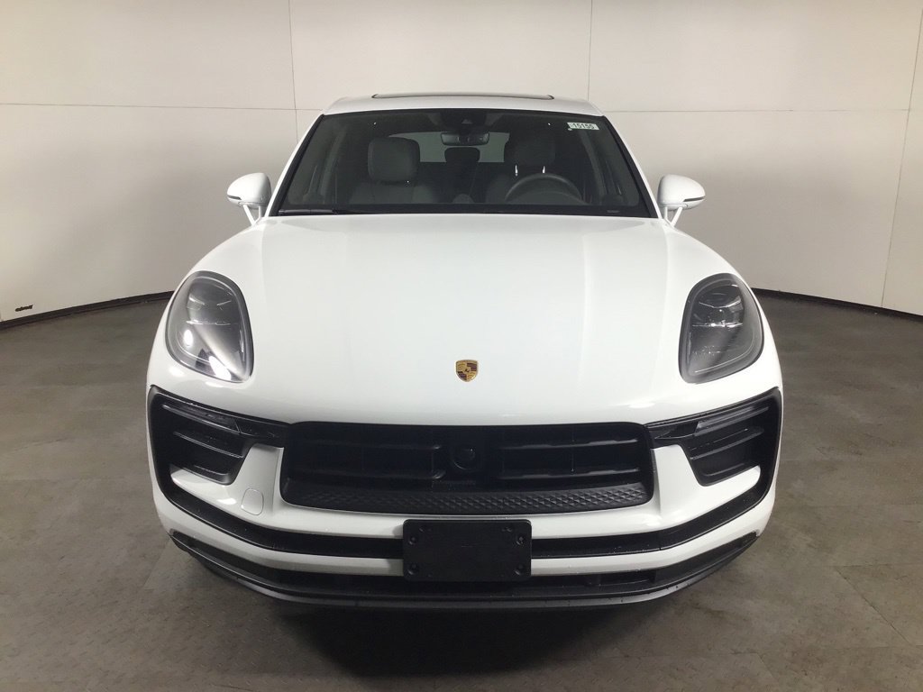 Certified 2026 Porsche Macan AWD/4WD image 10