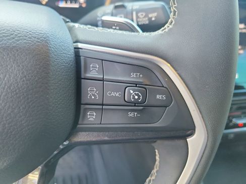Used 2023 Jeep Grand Cherokee Altitude RWD image 30