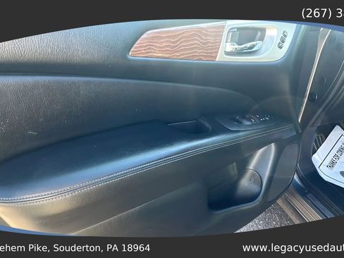 Used 2020 Nissan Pathfinder Platinum FWD image 19