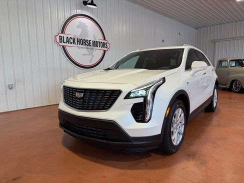 Used 2023 Cadillac XT4 Luxury w/ Cold Weather Package AWD/4WD image 6