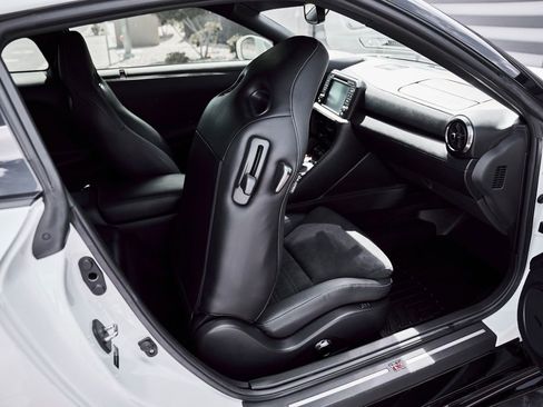 Used 2021 Nissan GT-R Premium image 46