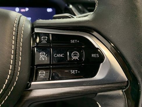 Certified 2023 Jeep Grand Cherokee Overland w/ Adv Protech Group III AWD/4WD image 24