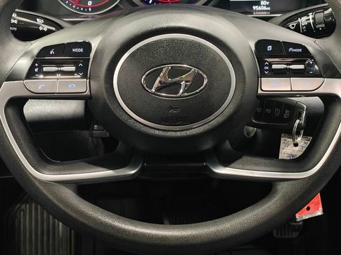 Used 2021 Hyundai Elantra SE FWD image 5