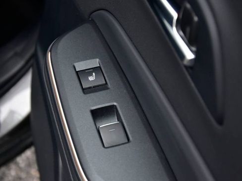 Used 2023 Toyota Crown Limited image 15