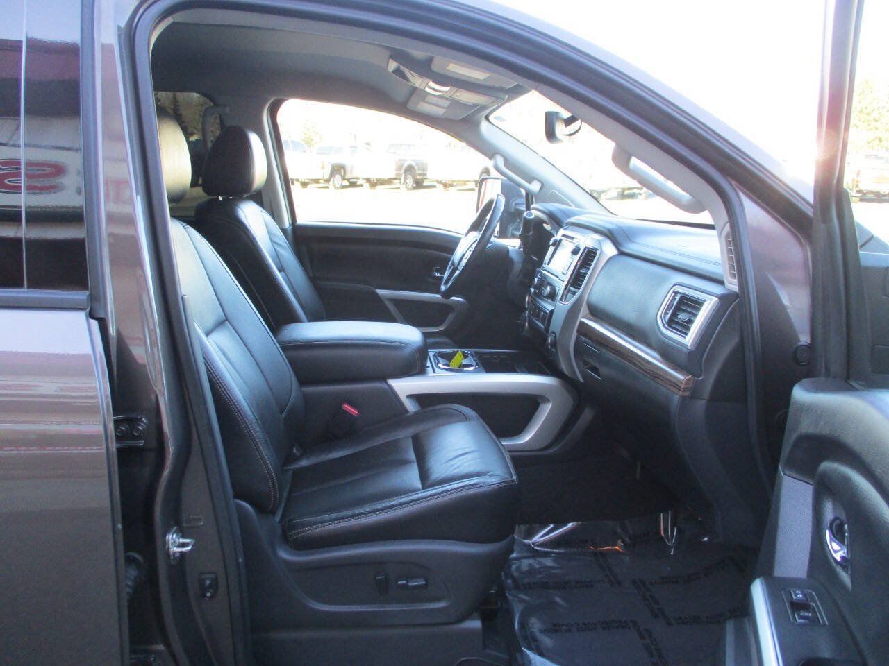 Used 2016 Nissan Titan SL AWD/4WD image 28