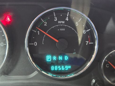Used 2017 Jeep Wrangler Sahara w/ Connectivity Group AWD/4WD image 18