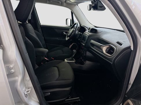 Used 2017 Jeep Renegade Latitude AWD/4WD image 32