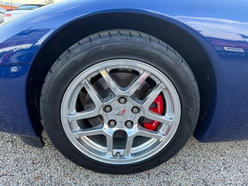 Used 2004 Chevrolet Corvette Z06 w/ Z06 Preferred Equipment Group RWD image 17