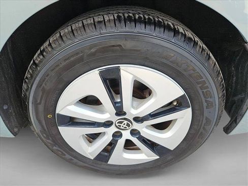 Used 2017 Toyota Prius Three FWD image 22