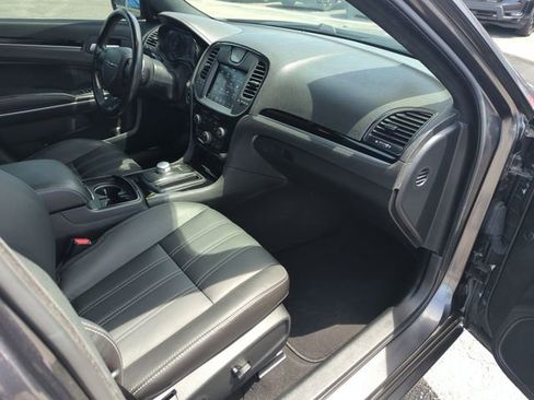 Used 2019 Chrysler 300 S RWD image 32