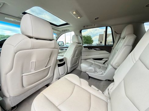 Used 2017 Cadillac Escalade Luxury AWD/4WD image 35