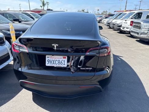 Used 2023 Tesla Model Y Performance AWD/4WD image 19