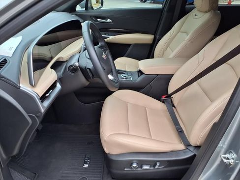 Used 2025 Cadillac XT4 Premium Luxury FWD image 13