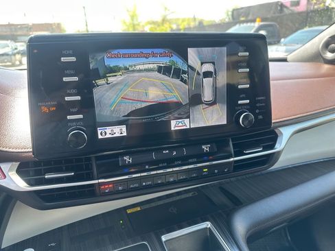 Used 2023 Toyota Sienna Platinum AWD/4WD image 56