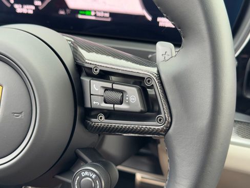 Used 2024 Porsche Cayenne Turbo image 31