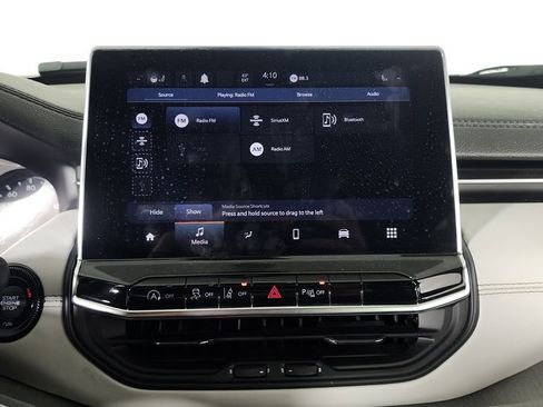 Used 2023 Jeep Compass Limited image 21