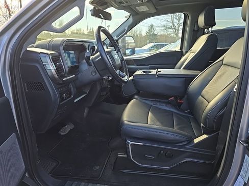 Used 2024 Ford F450 Lariat image 2