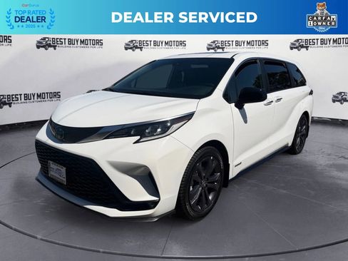 Used 2021 Toyota Sienna XSE image 3