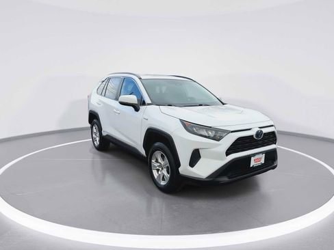 Used 2021 Toyota RAV4 LE AWD/4WD image 2