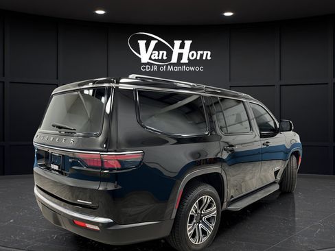 Used 2022 Jeep Wagoneer Series III AWD/4WD image 7