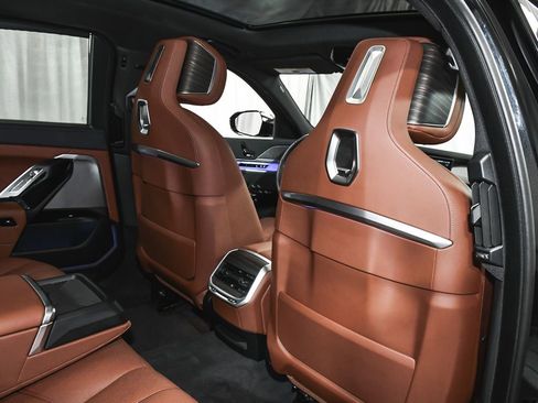 Used 2025 BMW 760i xDrive AWD/4WD image 62