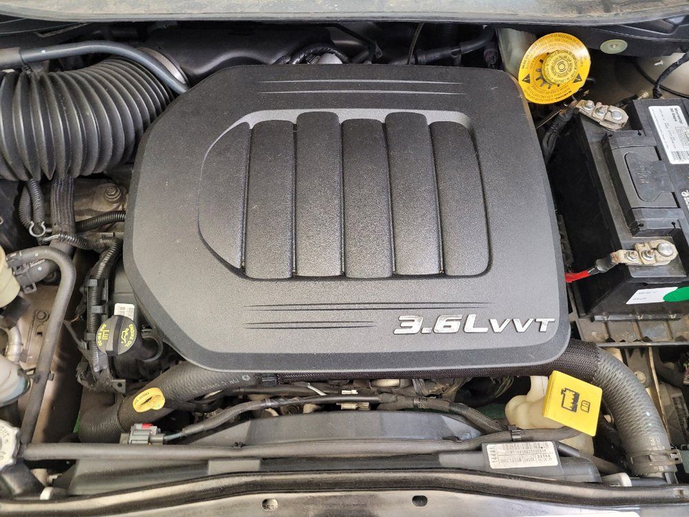 Used 2016 Chrysler Town & Country Touring w/ Driver Convenience Group FWD image 30