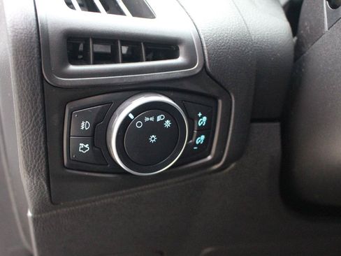 Used 2015 Ford Focus SE w/ Equipment Group 201A FWD image 17