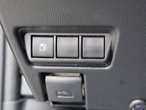 Used 2026 Toyota Prius LE FWD image 15
